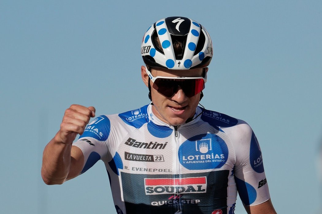 Remco Evenepoel vyhrál po sólovém úniku osmnáctou etapu Vuelty