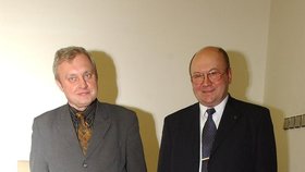 Vladimír Remek s Miloslavem Ransdorfem v roce 2004