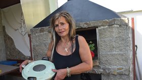 Eva (53) vaří ve 40 let staré remosce: Recept na perkelt ze zahrádky!