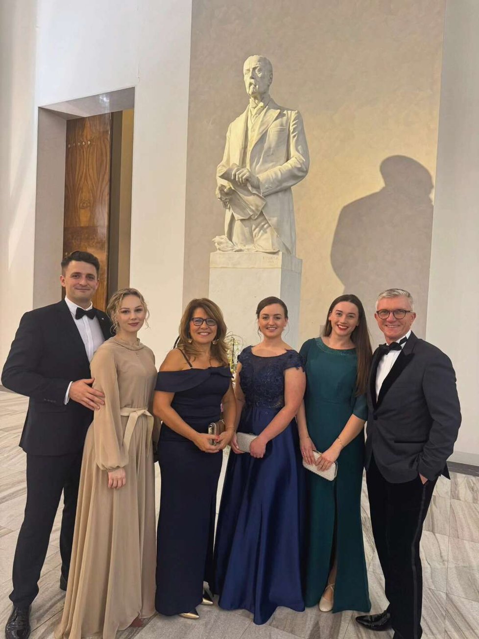 Poslankyně ODS Renáta Zajíčková vyrazila na Hrad na předávání státních vyznamenání (28.10.2025) Poslankyně ODS Renáta Zajíčková vyrazila na Hrad na předávání státních vyznamenání (28.10.2025)