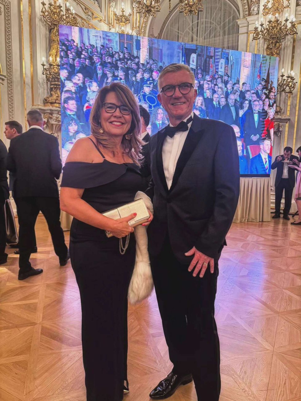 Poslankyně ODS Renáta Zajíčková vyrazila na Hrad na předávání státních vyznamenání (28.10.2025) Poslankyně ODS Renáta Zajíčková vyrazila na Hrad na předávání státních vyznamenání (28.10.2025)