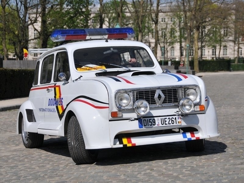 Renault 4 &#34;Douanes&#34; (2010)