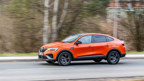 Poprvé za volantem Renaultu Arkana. Nové SUV-kupé sází na komfort