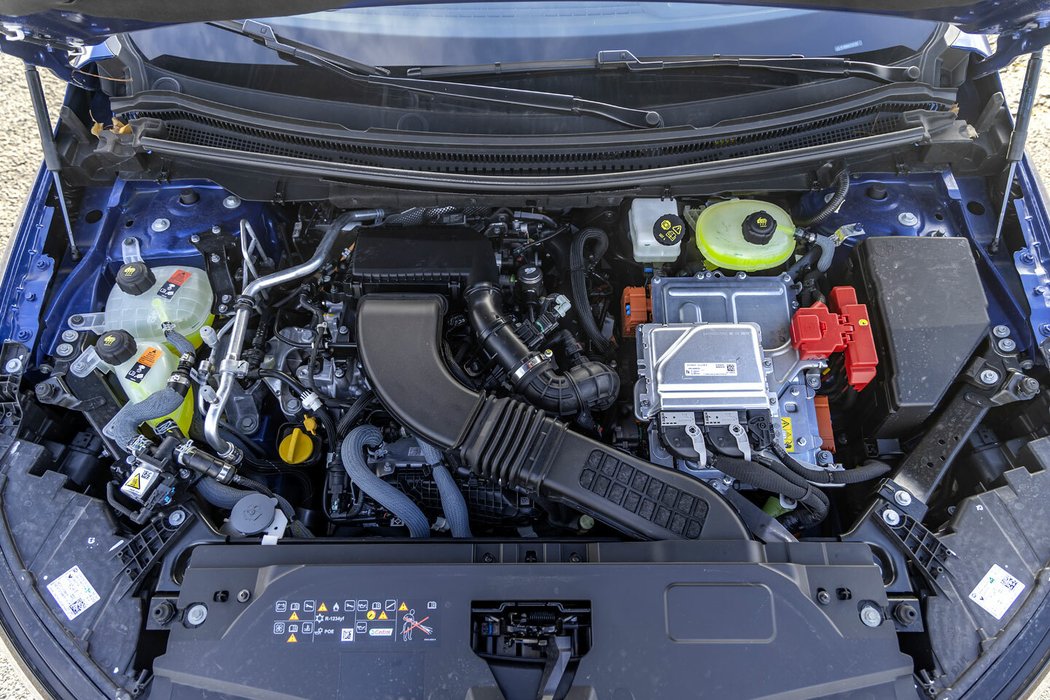Motor renaultu představuje nově vyvinutá přeplňovaná tříválcová dvanáctistovka pracující v upraveném Millerově cyklu s tepelnou účinností až 41 %.