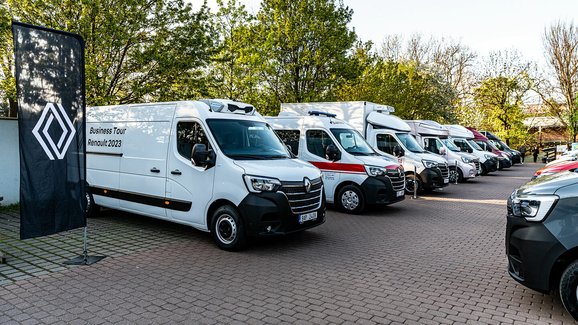 V přestavbách užitkáčů Renault se meze nekladou. Naživo jsme omrkli ty nejzajímavější