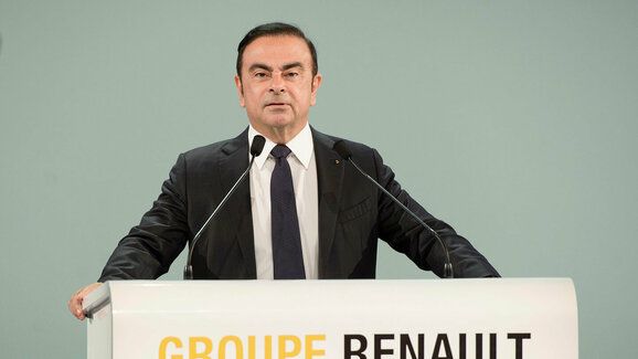 Bývalý šéf Nissanu Ghosn: Před čtyřmi lety unikl policii v bedně v letadle, teď se chce soudit o miliardu dolarů