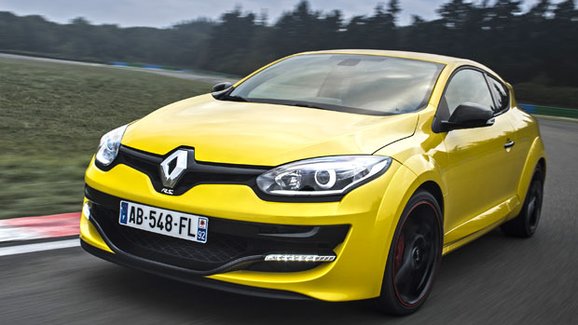 TEST S ostrými Renaulty na okruhu v Mostě