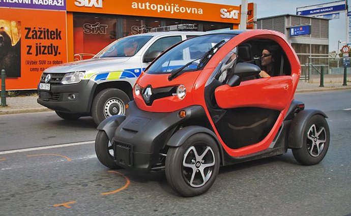 Video: Renault Twizy, Simča, výlet na dálnici a sprint