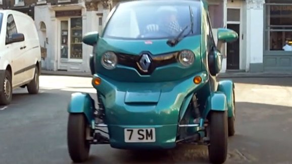 Video: Stirling Moss řídí Renault Twizy