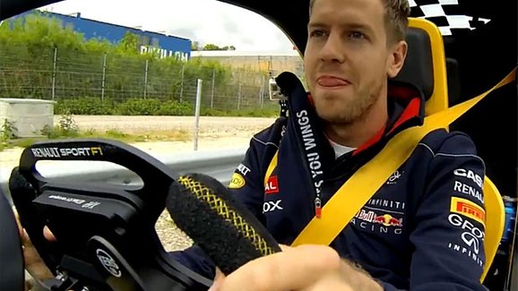 Video: Sebastian Vettel prohání elektrické Renaulty