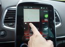 Renault EspaceModely před faceliftem měly výhradně infotainment R-Link2, který je zároveň branou do hlubších nastavení vozu. Průběžným záplatováním se jej podařilo vychytat, přibližně od léta 2017 podporuje Android Auto, Apple CarPlay, funkci zrcadlení a snáze se aktualizují mapy.
