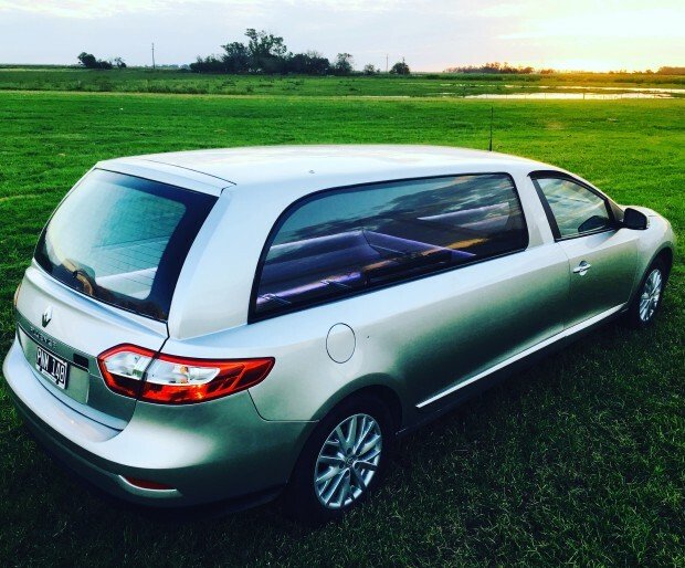 Renault Fluence jako pohřební vůz