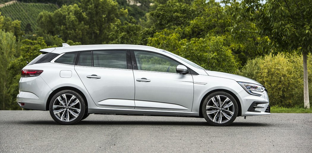 TEST Renault Megane Grandtour Blue DCi 115 P jemn Komb k Ze Star test-renault-megane-grandtour-blue-dci-115-p-jemn-komb-k-ze-star