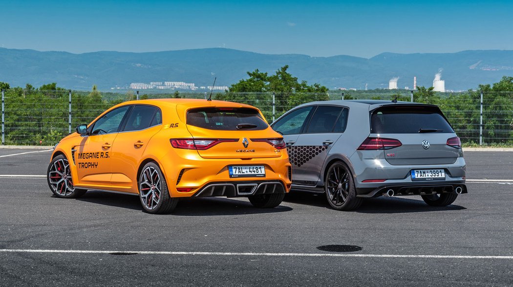 Renault Megane R.S. Trophy vs VW Golf GTI TCR