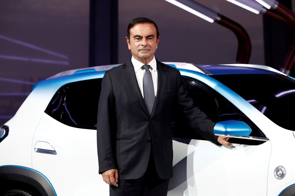 Předseda správní rady japonské automobilky Nissan Motor Carlos Ghosn používal firemní peníze pro vlastní účely a dopustil se i dalších závažných pochybení.