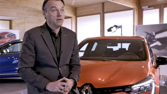 Nový Renault Clio se začíná odhalovat. Prozradil svůj interiér i část karoserie!