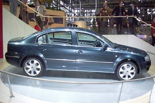 Kupé Tudor se stalo nejsledovanější motoristickou událostí jara 2002, stejně jako rok předtím studie velkého sedanu Škoda Montreux