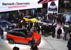 Renault vzal pařížský autosalon vážně. Ukazuje malé retro-elektro i budoucnost motorsportu