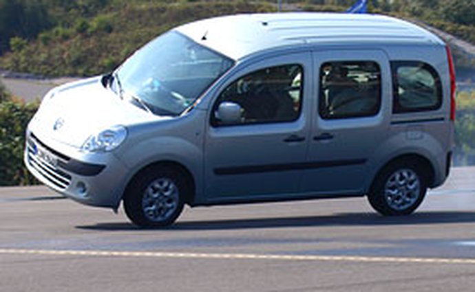 Renault Kangoo se téměř převrátil při vyhýbacím manévru v testu ADAC (VIDEO)