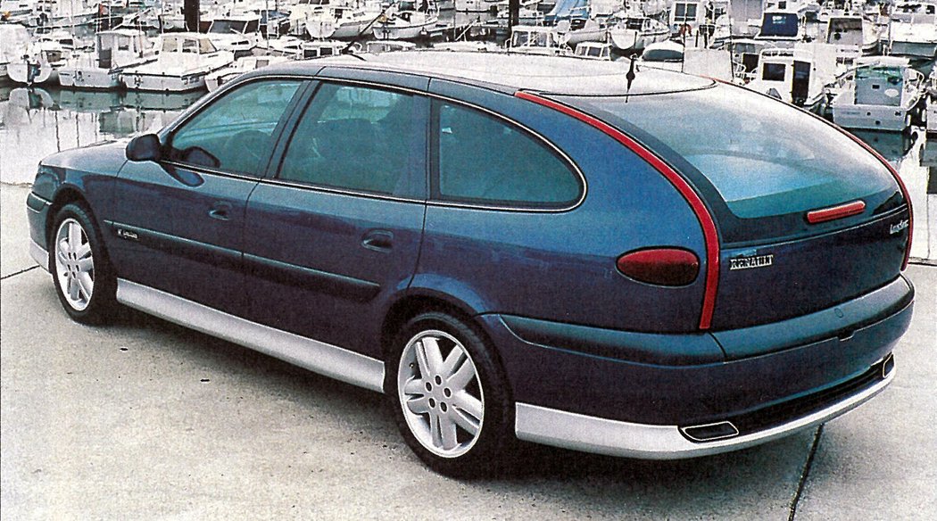 Počátkem roku 1994 se Renault Safrane představil ve futuristické verzi kombi s označením Long Cours. Šlo však jen o koncept francouzské fi rmy Heuliéz, který se výroby nikdy nedočkal.