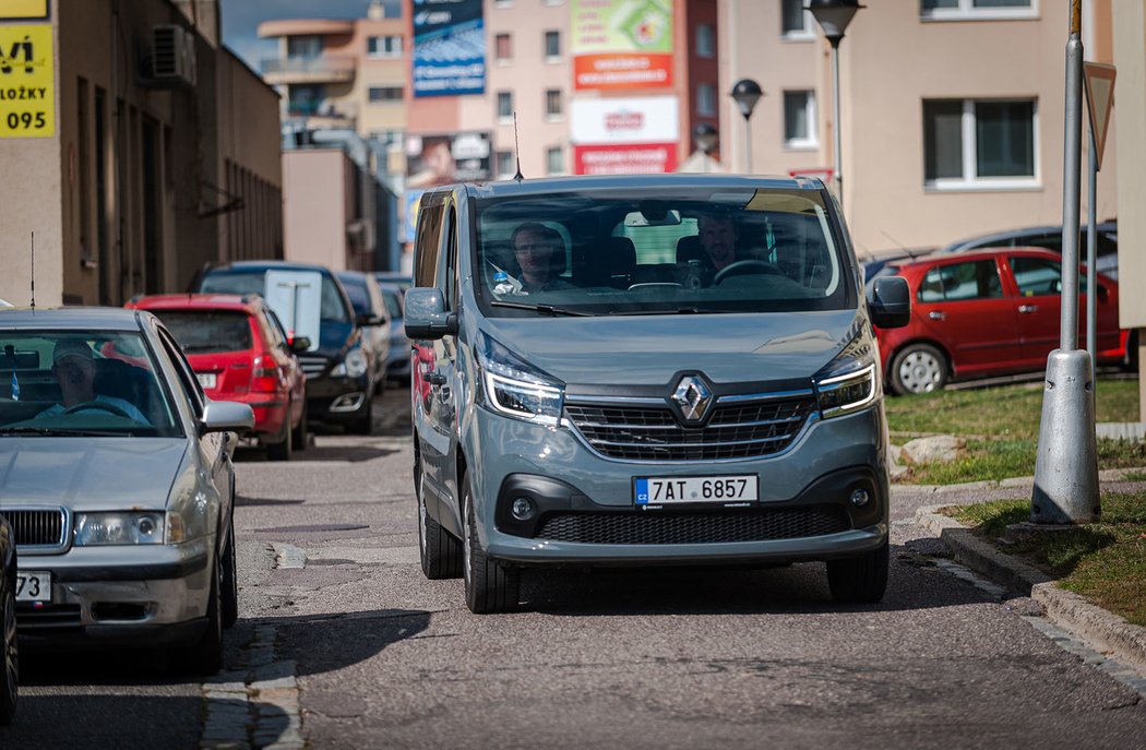 Poprvé za volantem modernizovaných Renaultů Master a Trafic. Zase o krok blíže osobním vozům