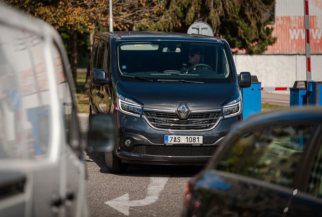 Poprvé za volantem modernizovaných Renaultů Master a Trafic. Zase o krok blíže osobním vozům