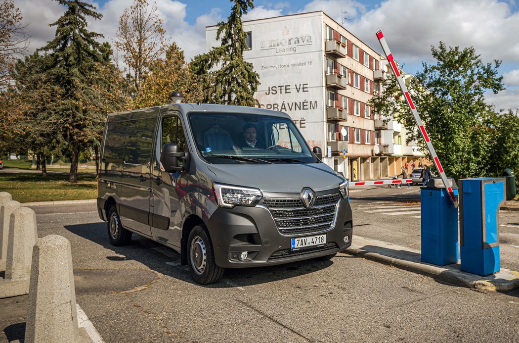 Poprvé za volantem modernizovaných Renaultů Master a Trafic. Zase o krok blíže osobním vozům