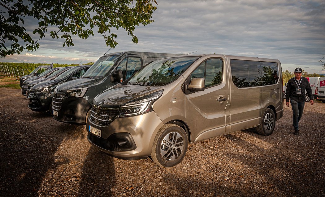 Poprvé za volantem modernizovaných Renaultů Master a Trafic. Zase o krok blíže osobním vozům