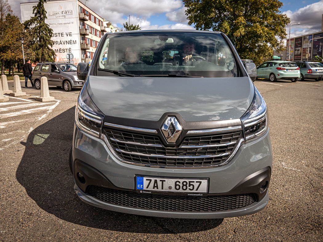 Poprvé za volantem modernizovaných Renaultů Master a Trafic. Zase o krok blíže osobním vozům