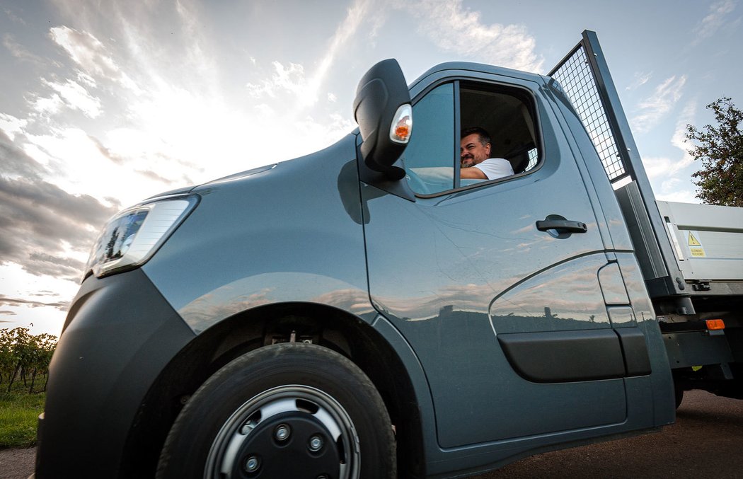 Poprvé za volantem modernizovaných Renaultů Master a Trafic. Zase o krok blíže osobním vozům