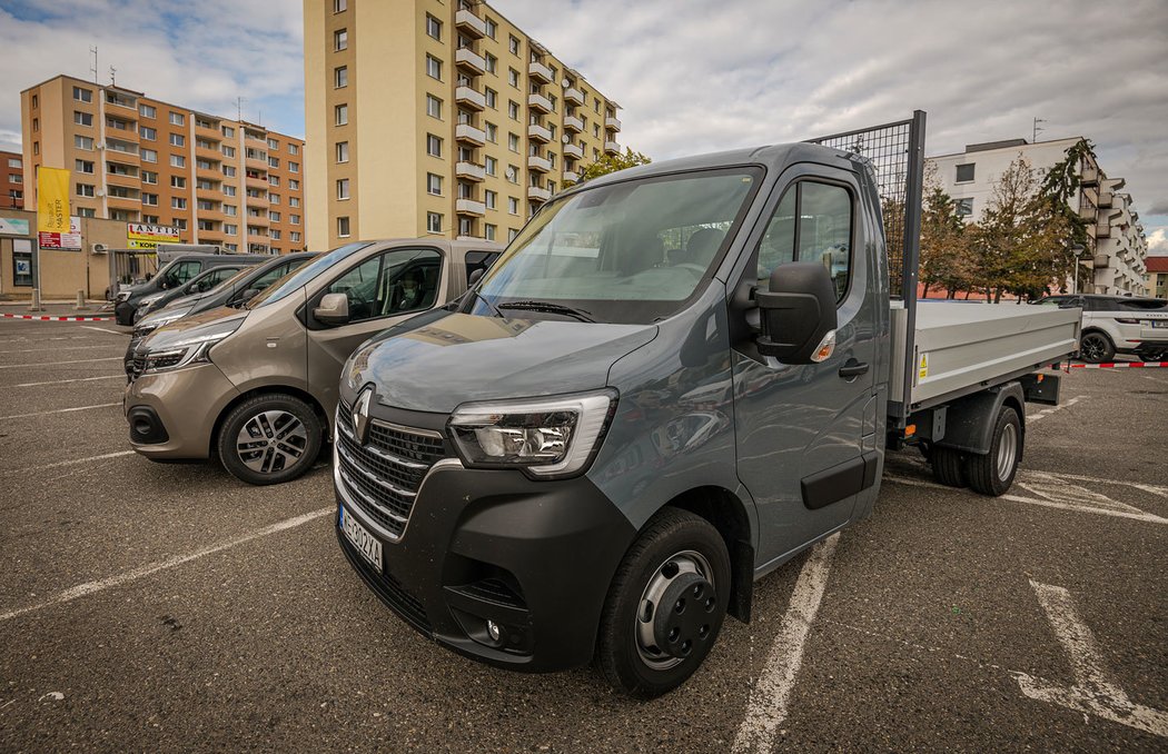 Poprvé za volantem modernizovaných Renaultů Master a Trafic. Zase o krok blíže osobním vozům