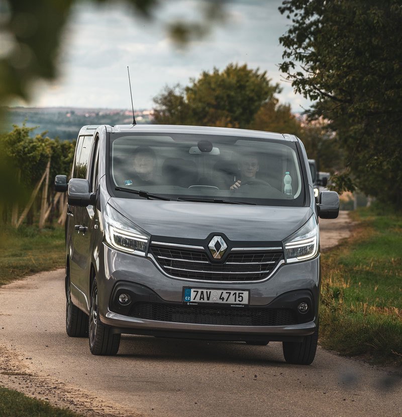 Poprvé za volantem modernizovaných Renaultů Master a Trafic. Zase o krok blíže osobním vozům