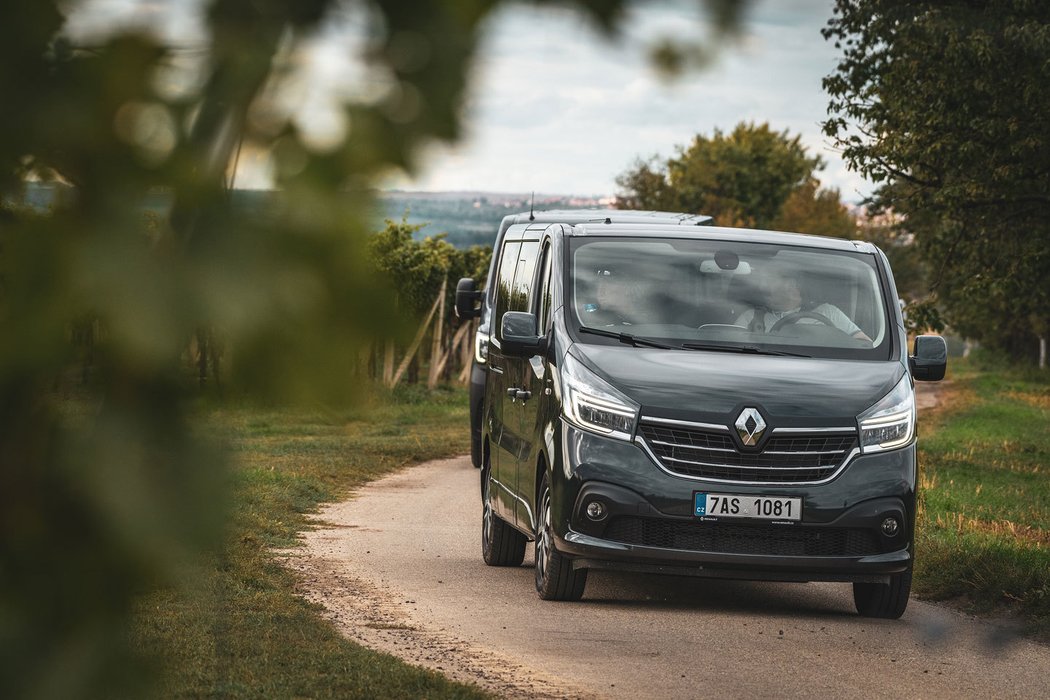 Poprvé za volantem modernizovaných Renaultů Master a Trafic. Zase o krok blíže osobním vozům