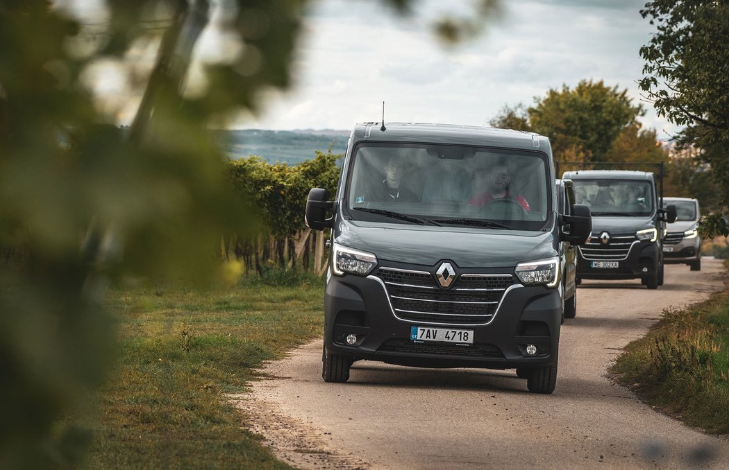 Poprvé za volantem modernizovaných Renaultů Master a Trafic. Zase o krok blíže osobním vozům