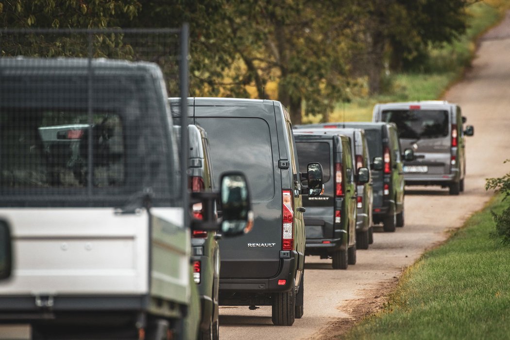 Poprvé za volantem modernizovaných Renaultů Master a Trafic. Zase o krok blíže osobním vozům