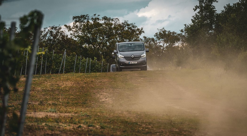 Poprvé za volantem modernizovaných Renaultů Master a Trafic. Zase o krok blíže osobním vozům