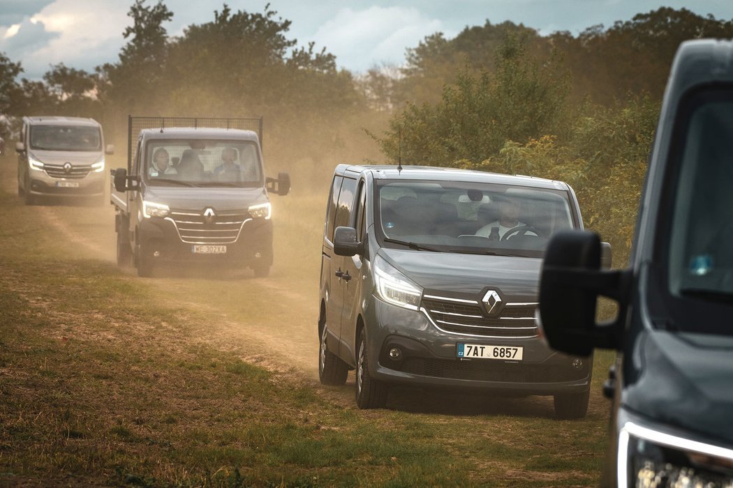 Poprvé za volantem modernizovaných Renaultů Master a Trafic. Zase o krok blíže osobním vozům