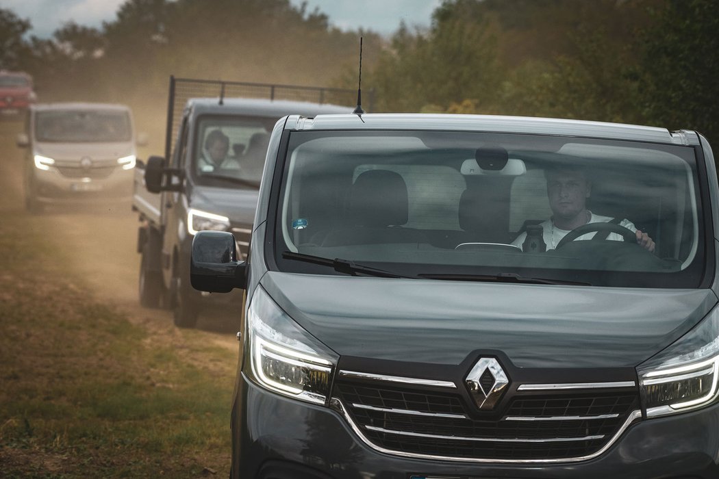 Poprvé za volantem modernizovaných Renaultů Master a Trafic. Zase o krok blíže osobním vozům