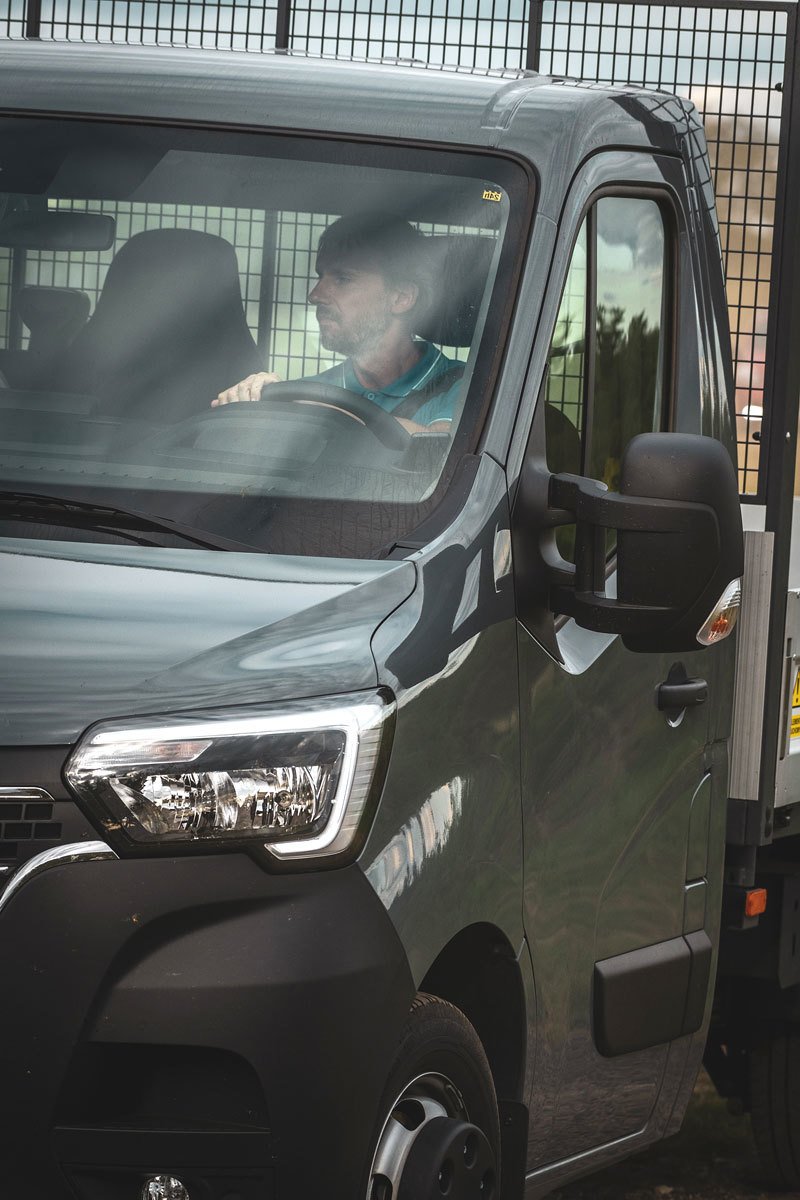 Poprvé za volantem modernizovaných Renaultů Master a Trafic. Zase o krok blíže osobním vozům