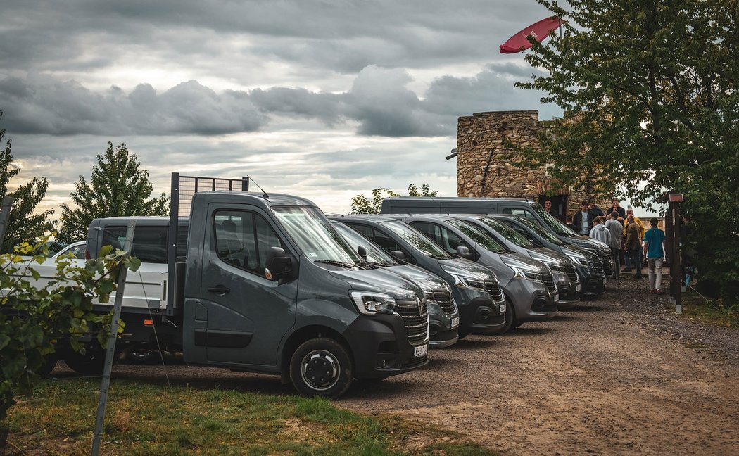 Poprvé za volantem modernizovaných Renaultů Master a Trafic. Zase o krok blíže osobním vozům