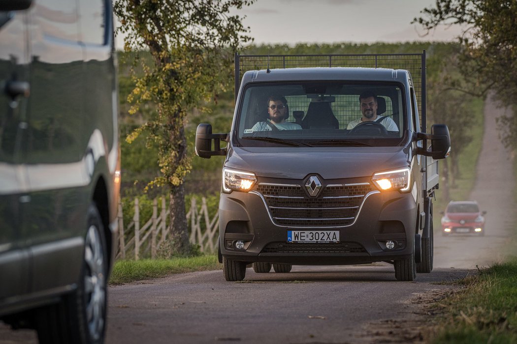 Poprvé za volantem modernizovaných Renaultů Master a Trafic. Zase o krok blíže osobním vozům