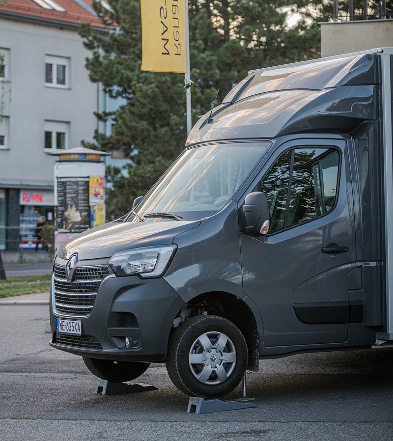 Poprvé za volantem modernizovaných Renaultů Master a Trafic. Zase o krok blíže osobním vozům