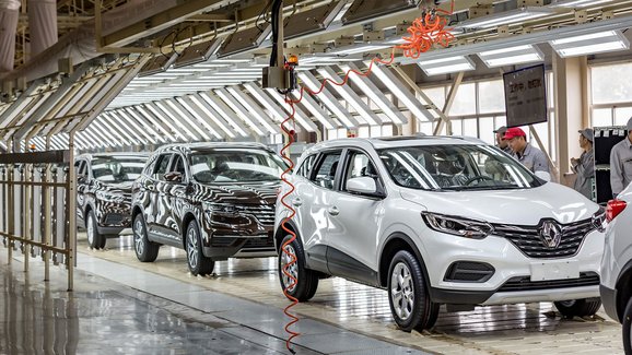 Renaultu loni třetím rokem klesl prodej, dostal se pod 2,7 milionu vozů