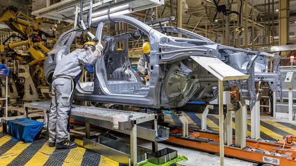Renault hodlá omezit výrobu až do září. Důvodem je nedostatek čipů