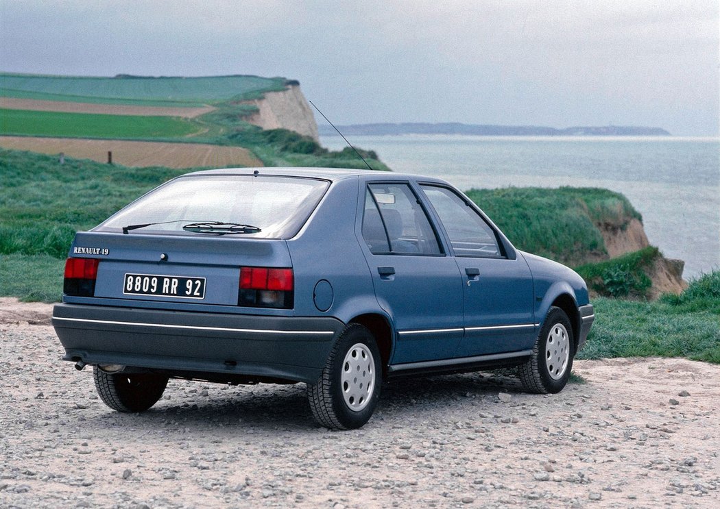 1988 Renault 19