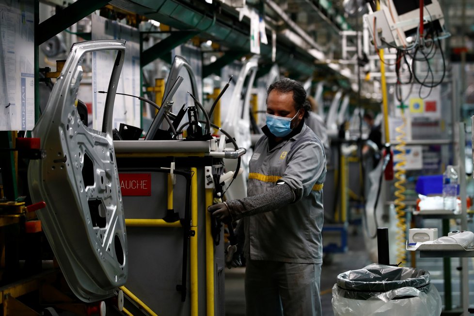 Továrna automobilky Renault ve Francii.
