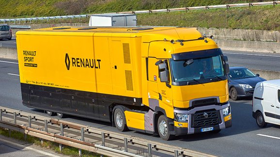 Renault Trucks řady T pro Renault Sport Formula One Team