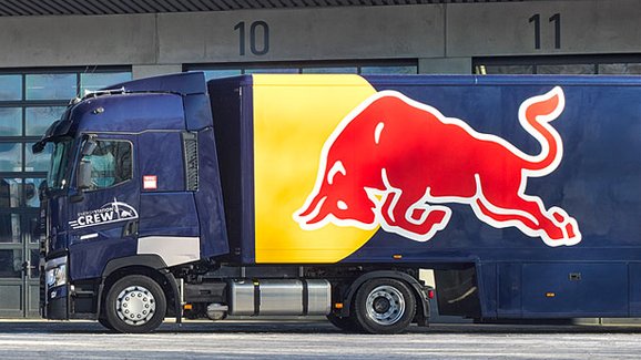  Renault Trucks dodal nové tahače T 520 High pro Red Bull Racing 