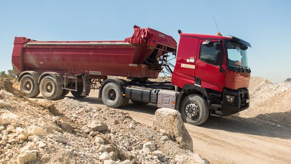 Renault Trucks řady C s pohonem všech kol Optitrack (+video)