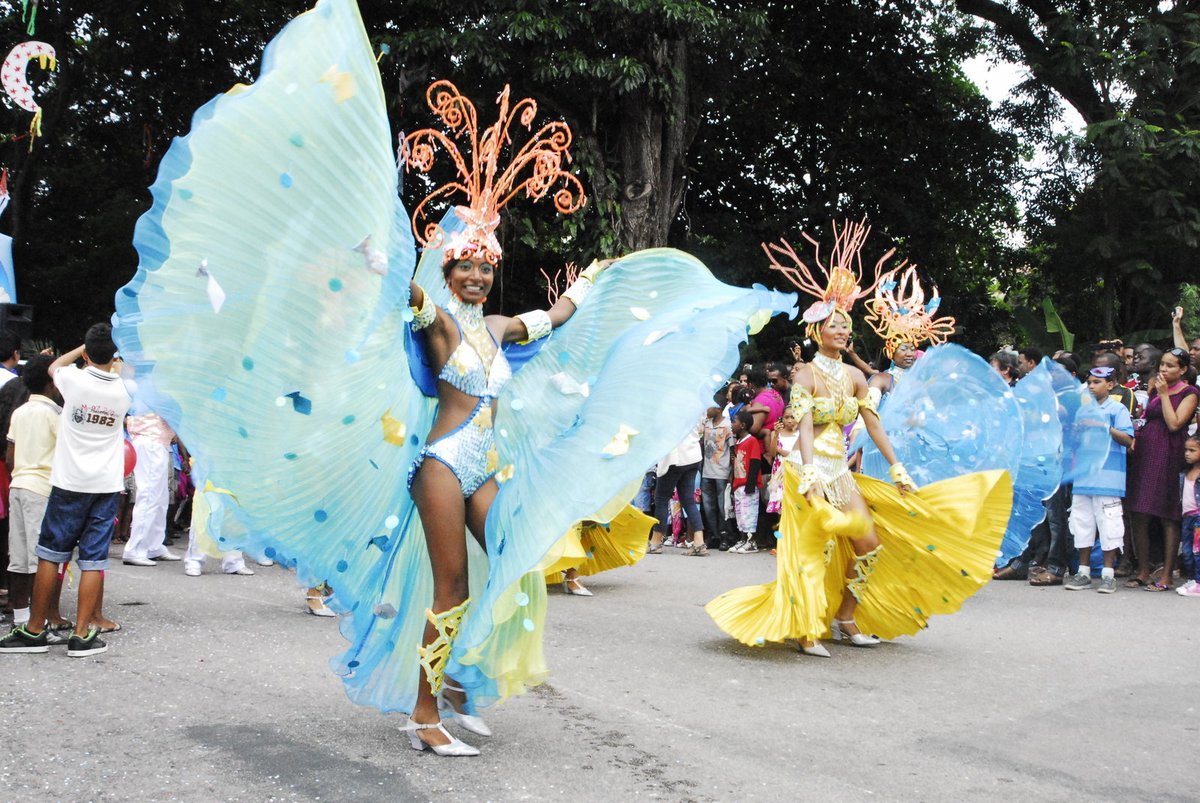 Na ostrově Mahé byl pro režiséra a fotografa zpestřením tamní karneval.